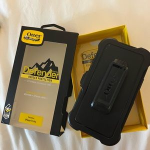 Otter box defender phone case (iPhone 11 pro)